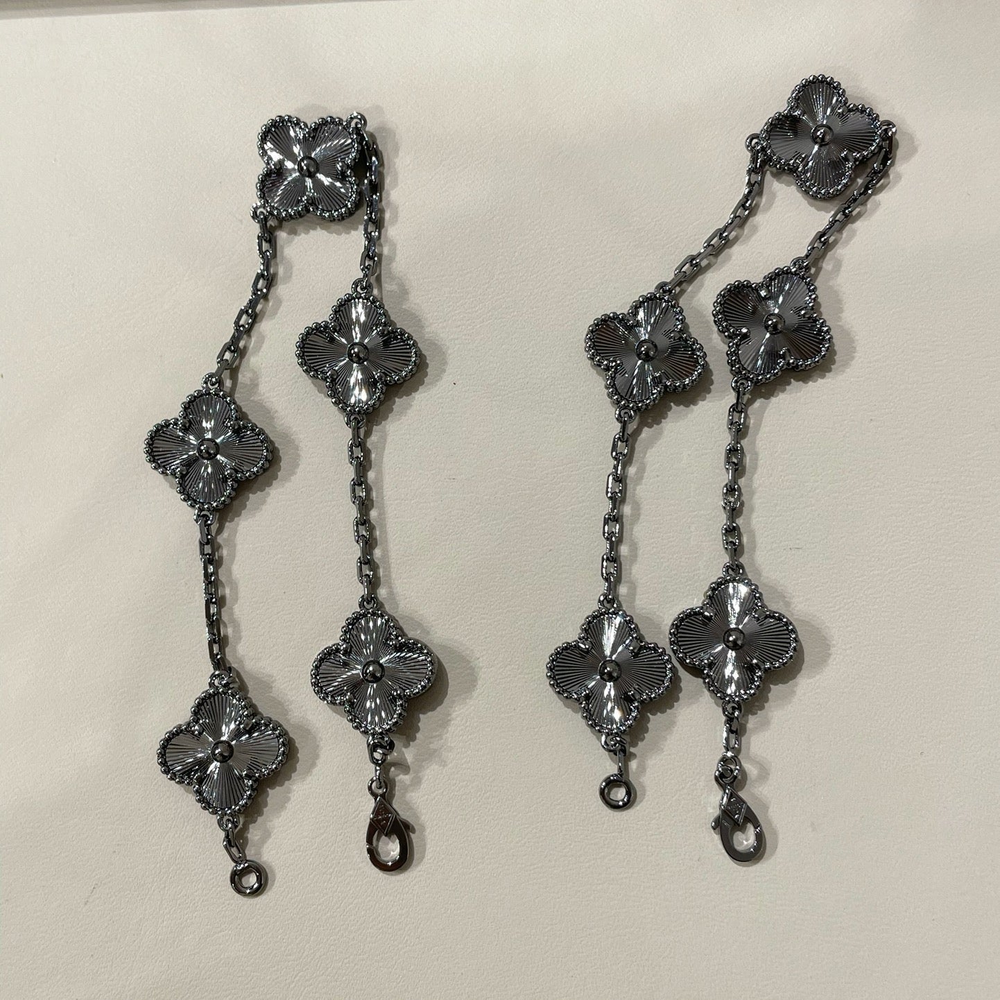 [MIRA]New CLOVER 5 MOTIF BLACK BRACELET