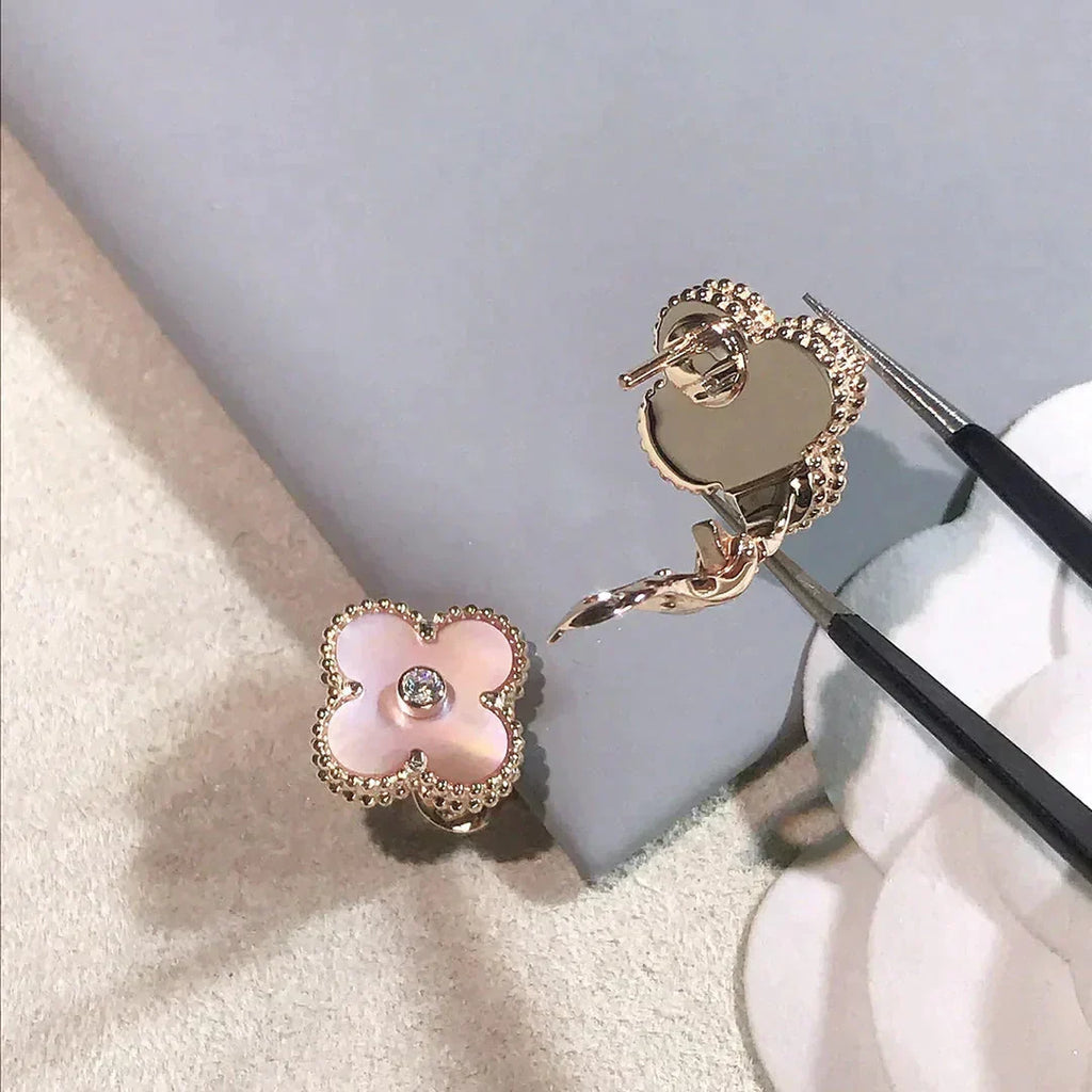 ??MIRA?¡¥CLOVER MEDIUM 1 MOTIFS  PINK MOP DIAMOND EARRINGS