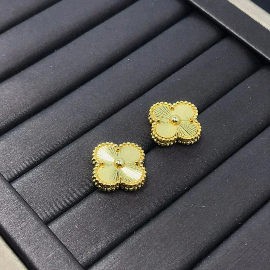 ??MIRA?¡¥CLOVER MINI 9.5MM LASER EARRINGS