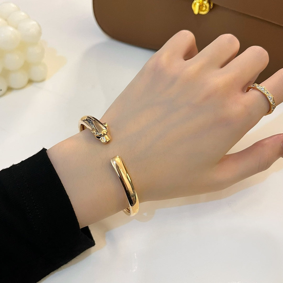 ??MIRA?¡¥PANTHERE GOLD OPEN BRACELET