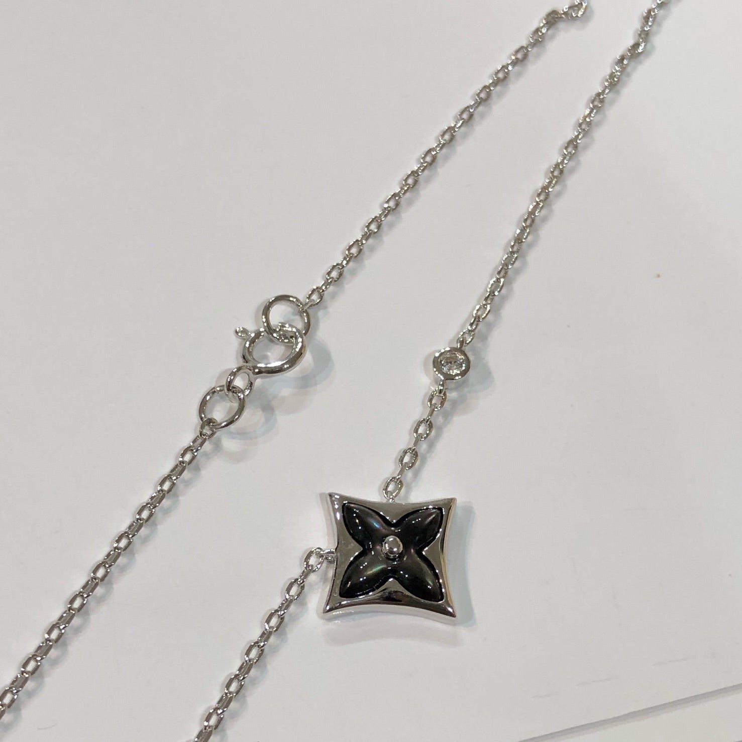 ??MIRA?¡¥STAR BLACK MOP NECKLACE
