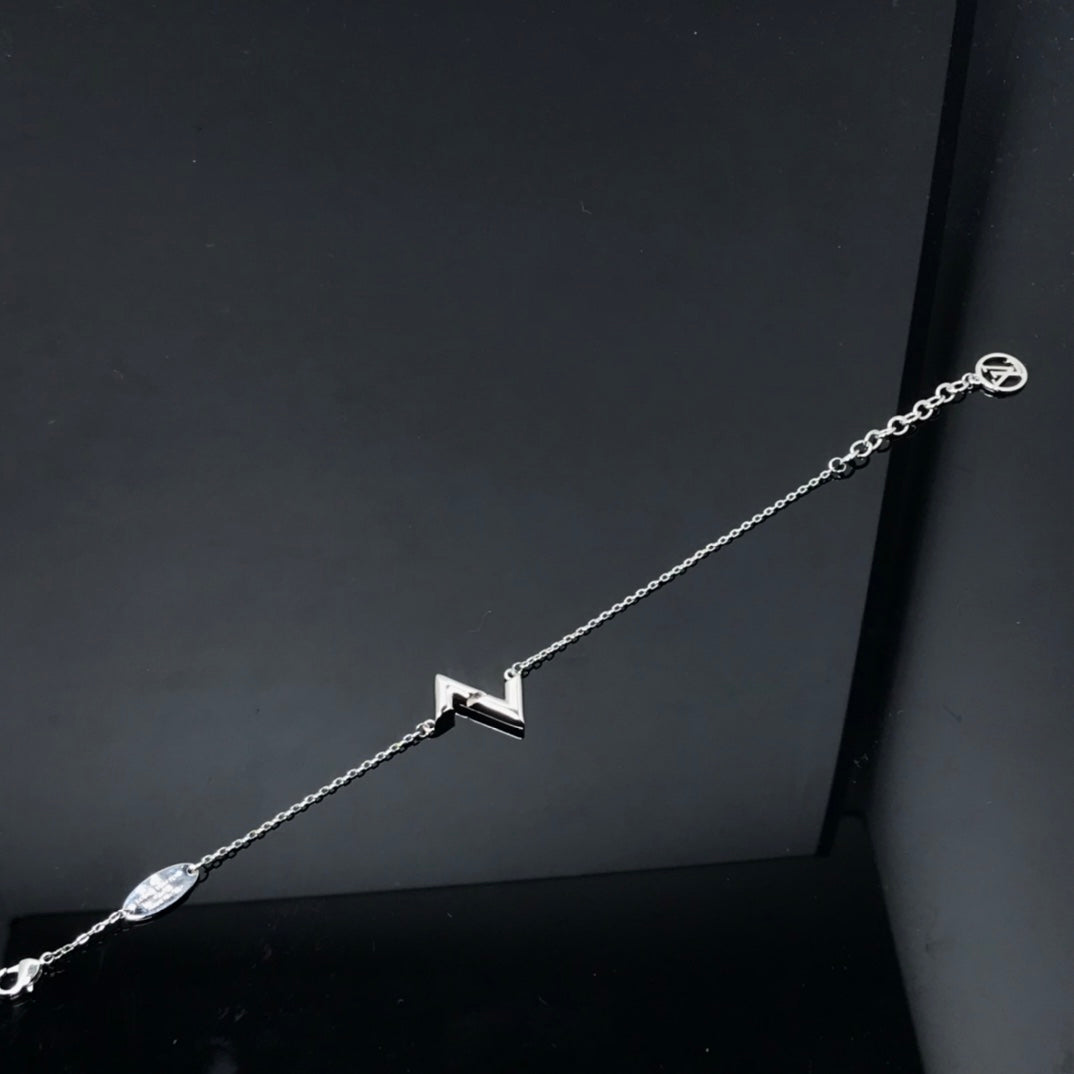 ??MIRA?¡¥VOLT LV LOGO BRACELET