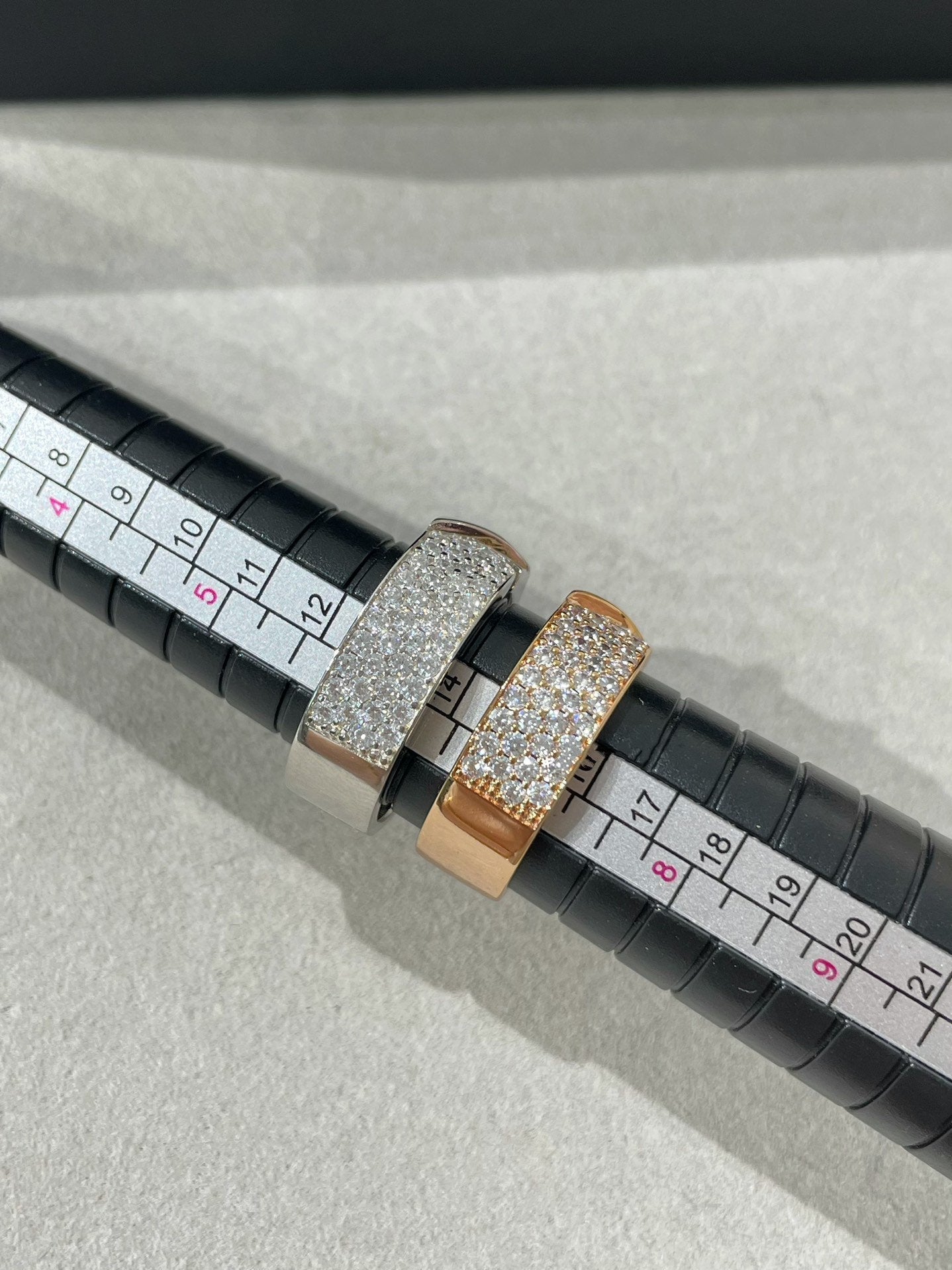 ??MIRA?¡¥LIENS EVIDENCE  DIAMOND PAVED RING