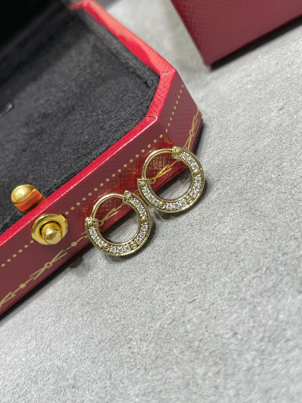??MIRA?¡¥LOVE DIAMOND EARRINGS