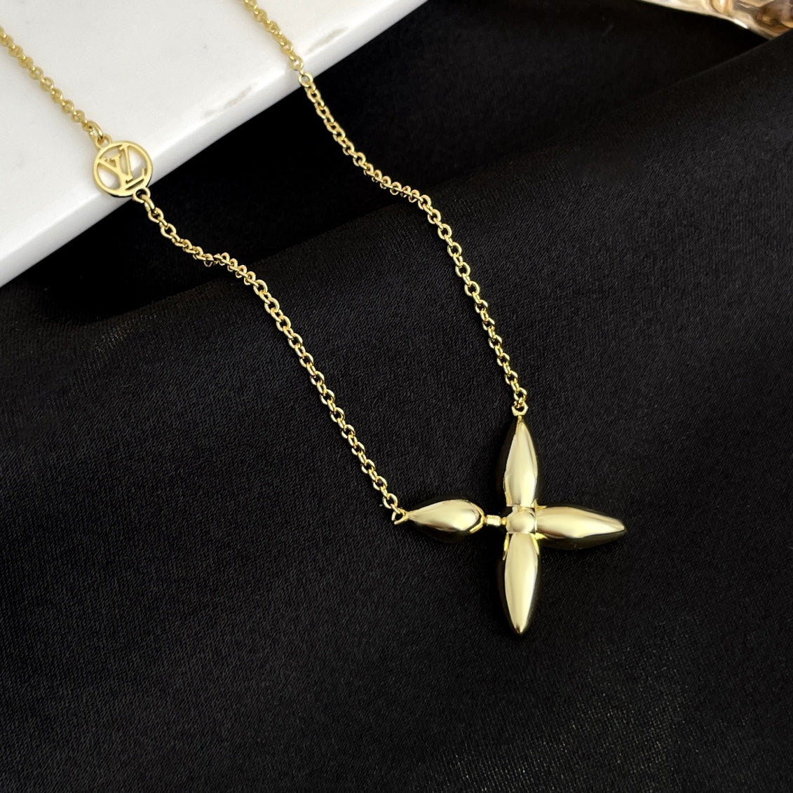 ??MIRA?¡¥LOUISETTE GOLD NECKLACE