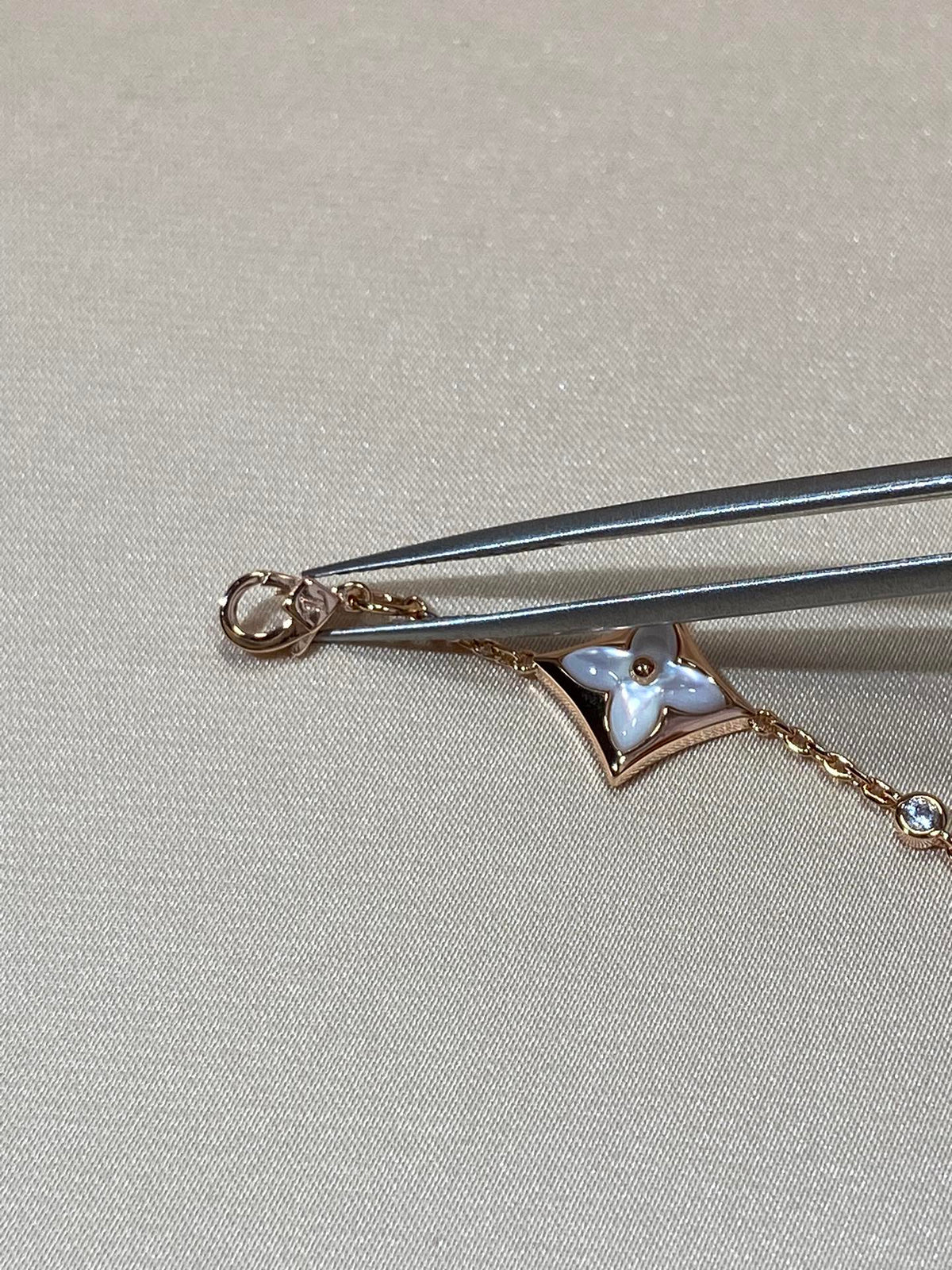 ??MIRA?¡¥STAR 4 MOTIF MOP DIAMOND PINK GOLD BRACELET