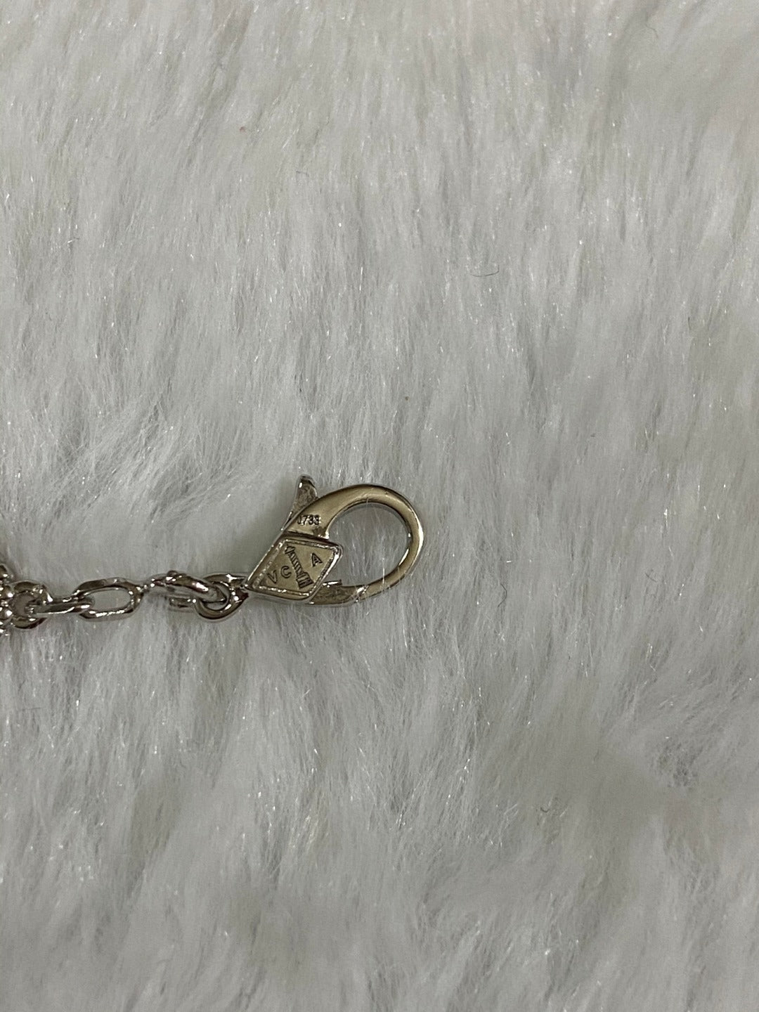 ??MIRA?¡¥CLOVER 1 MOTIF PIETERSITE BRACELET