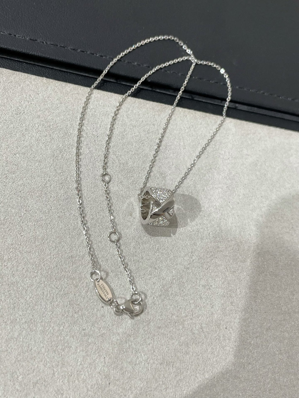 ??MIRA?¡¥LIENS EVIDENCE DIAMOND PAVED NECKLACE
