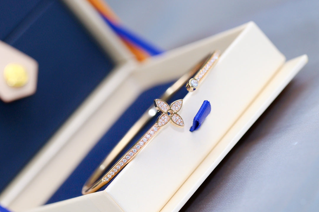 ??MIRA?¡¥IDYLLE PINK GOLD OPEN BRACELET DIAMOND PAVED