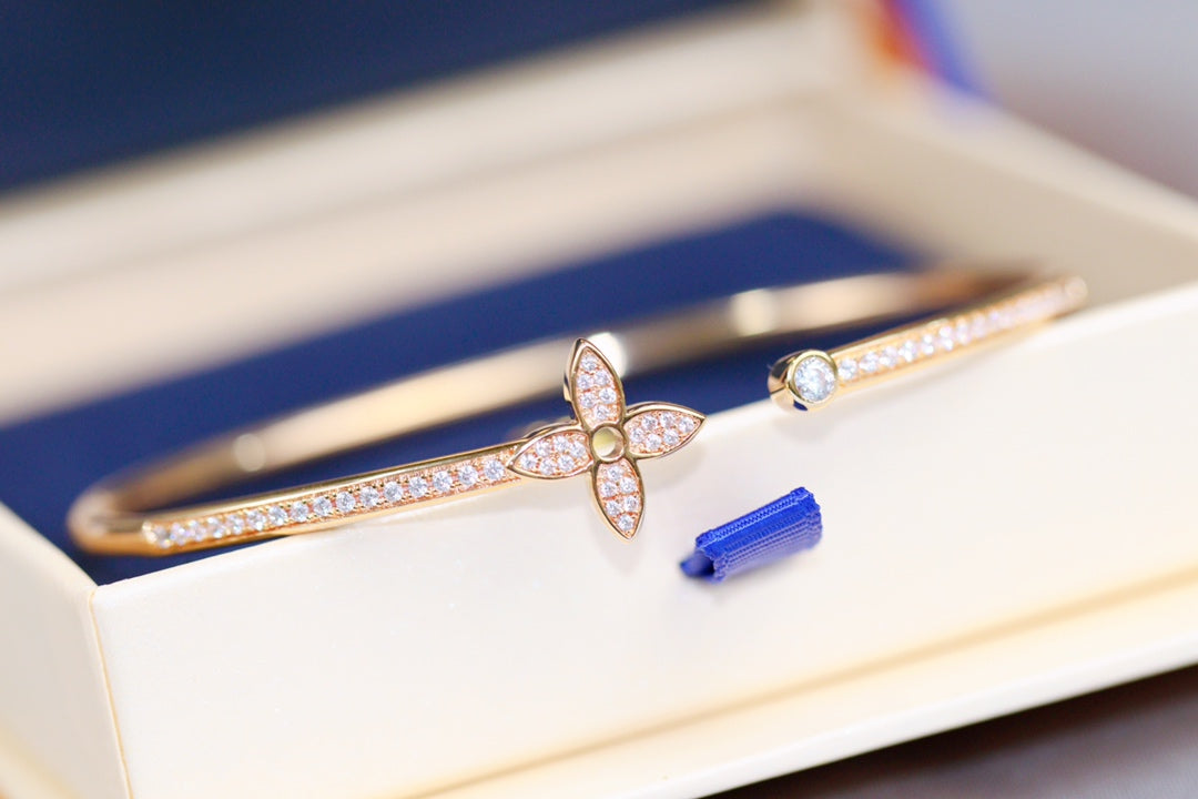 ??MIRA?¡¥IDYLLE PINK GOLD OPEN BRACELET DIAMOND PAVED