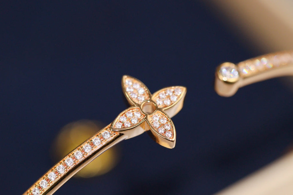 ??MIRA?¡¥IDYLLE PINK GOLD OPEN BRACELET DIAMOND PAVED