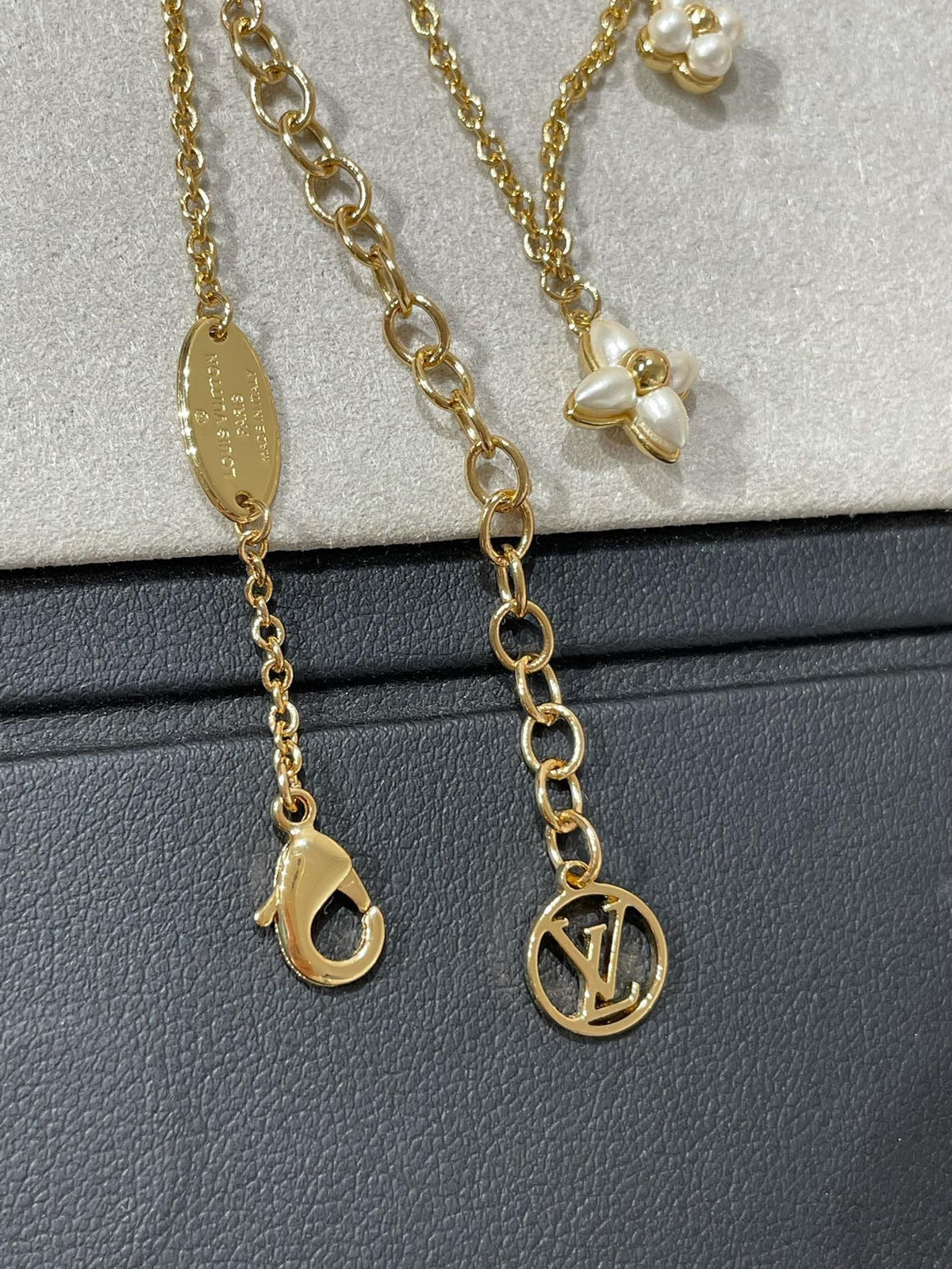 ??MIRA?¡¥FLOWERGRAM GOLD MOP DOUBLE ROW NECKLACE