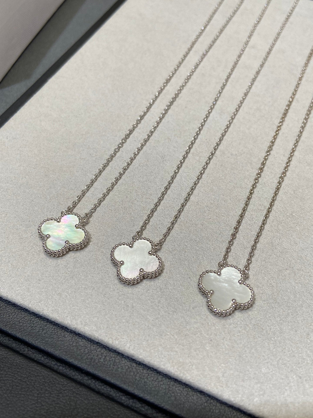 ??MIRA?¡¥CLOVER MEDIUM SILVER WHITE MOP NECKLACE