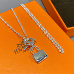 ??MIRA?¡¥CONSTANCE PEDANT SILVER NECKLACE