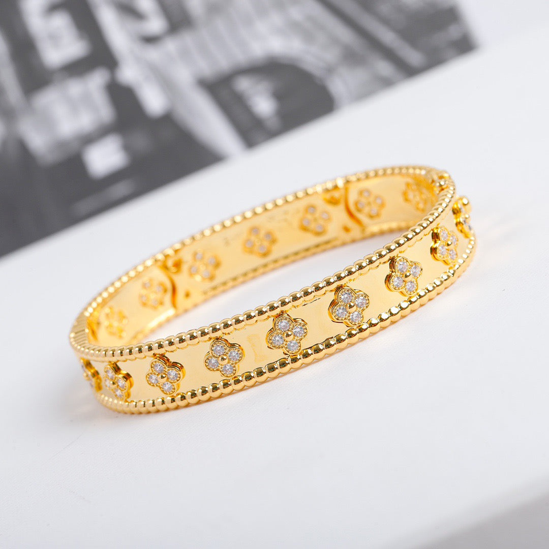 ??MIRA?¡¥CLOVER BRACELET 8MM DIAMONDS