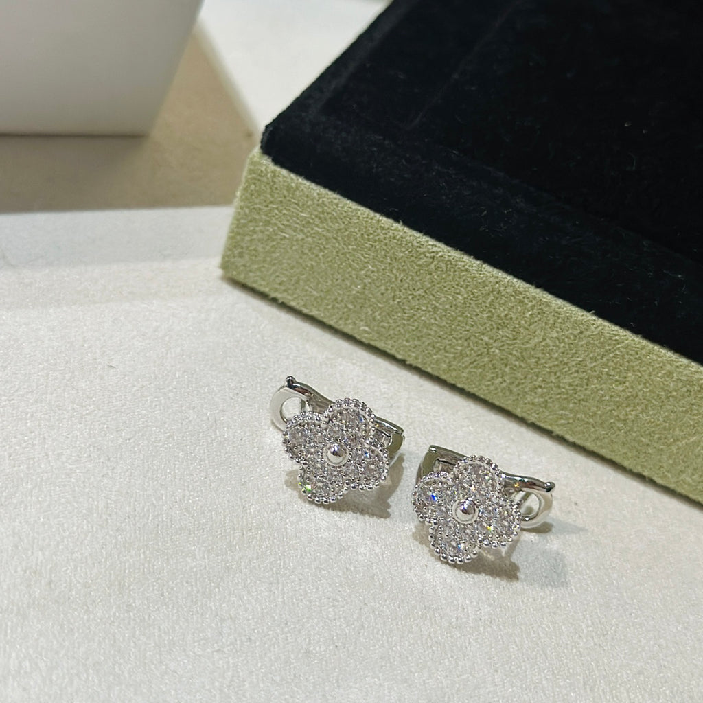 [MIRA]CLOVER 1 MOTIFS DIAMOND STUD EARRINGS SILVER