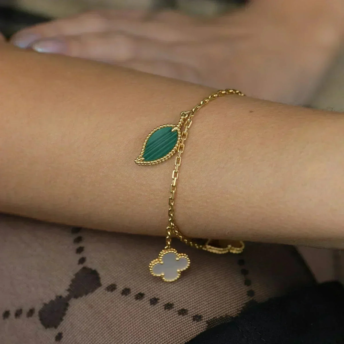 ??MIRA?¡¥LUCKY SPRING 5 MOTIF GOLD BRACELET