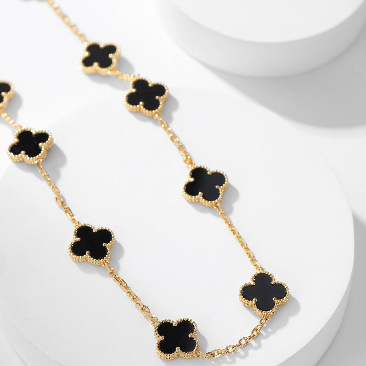 ??MIRA?¡¥CLOVER 10 MOTIFS ONYX NECKLACE