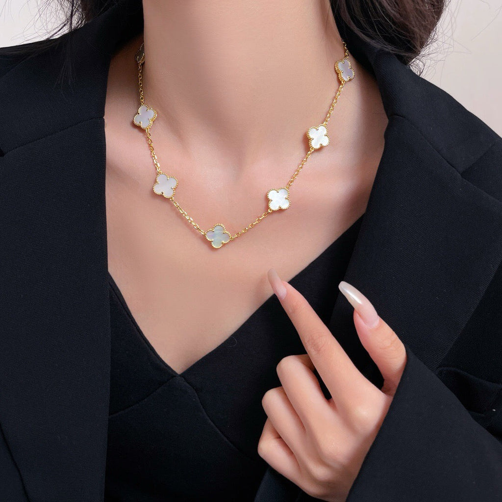 ??MIRA?¡¥CLOVER 10 MOTIFS WHITE MOTHER OF PEARL NECKLACE