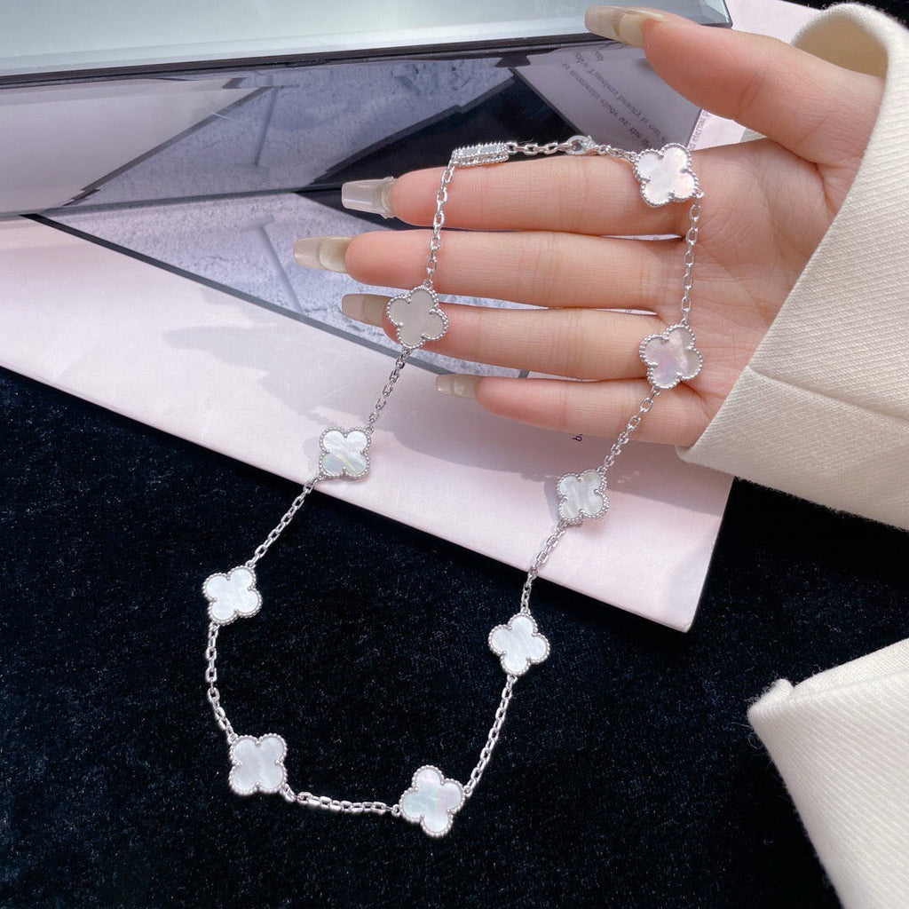 ??MIRA?¡¥CLOVER 10 MOTIFS WHITE MOTHER OF PEARL NECKLACE