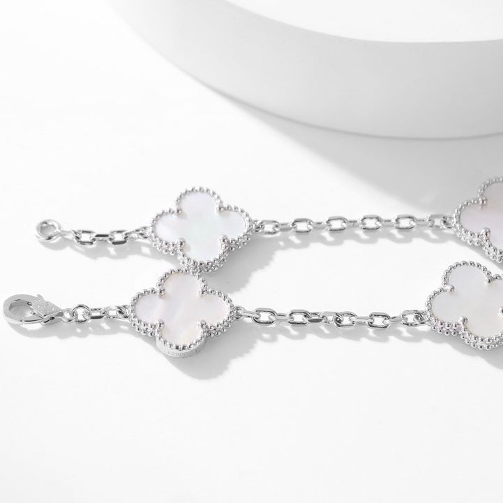 ??MIRA?¡¥CLOVER 10 MOTIFS WHITE MOTHER OF PEARL NECKLACE