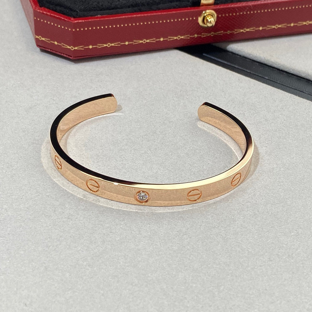 ??MIRA?¡¥LOVE BRACELET 6.1MM 1 DIAMOND OPEN CUFF