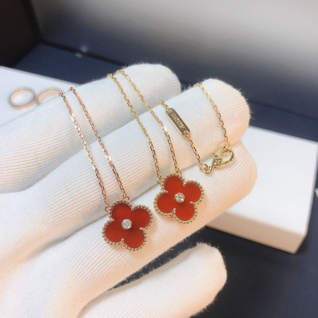 ??MIRA?¡¥CLOVER 15MM DIAMOND CARNELIAN NECKLACE