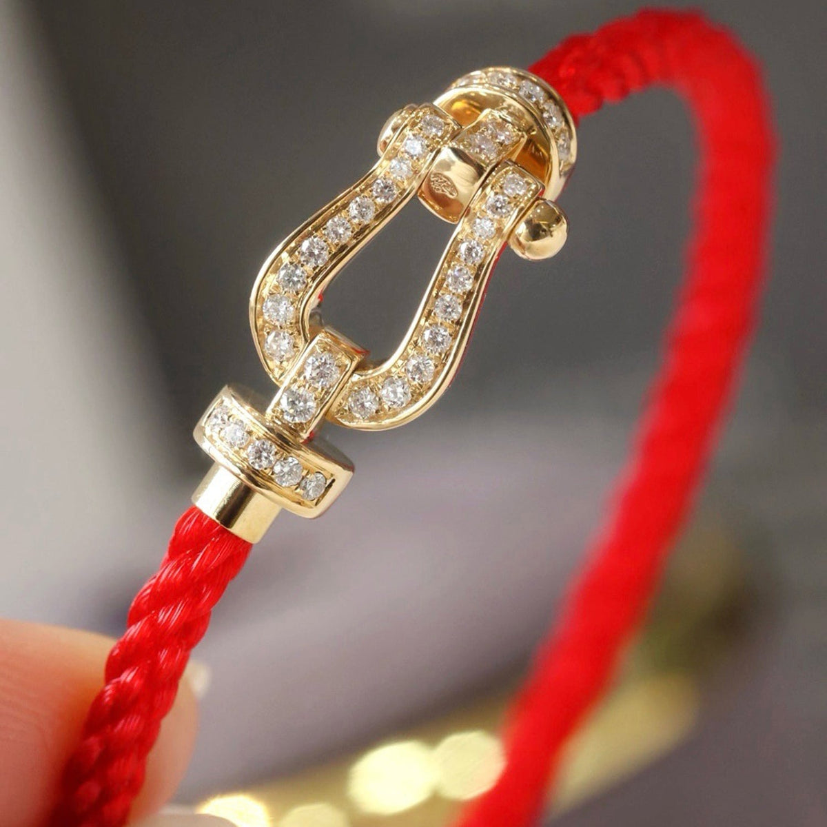 ??MIRA?¡¥FORCE LARGE HORSESHOE FULL DIAMOND BRACELET GOLD