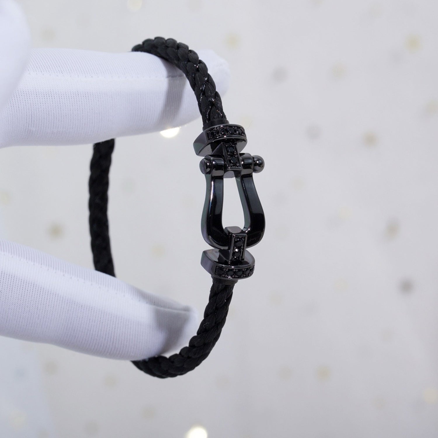 ??MIRA?¡¥FORCE LARGE SERIES HORSESHOE BLACK SAMURAI BRACELET