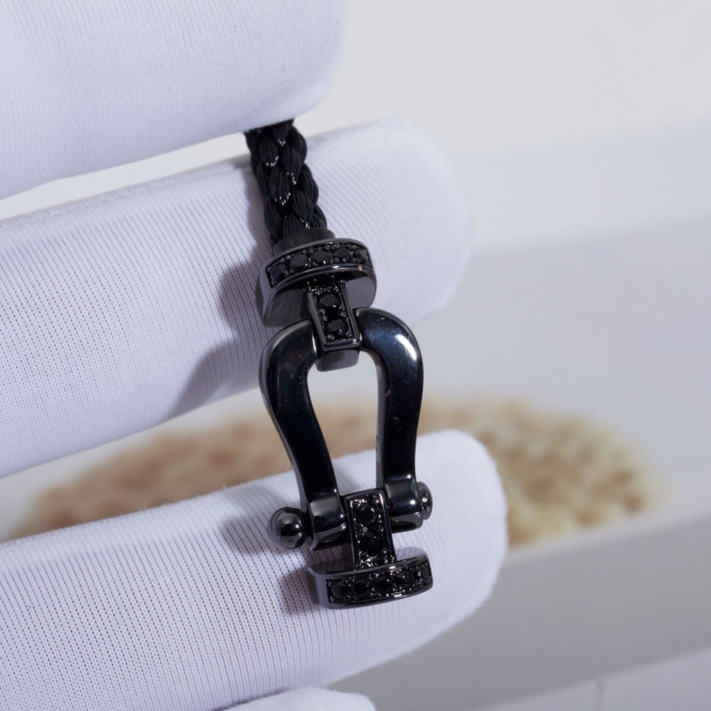 ??MIRA?¡¥FORCE LARGE SERIES HORSESHOE BLACK SAMURAI BRACELET