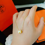 ??MIRA?¡¥H WHITE SQUARE GOLD NECKLACE
