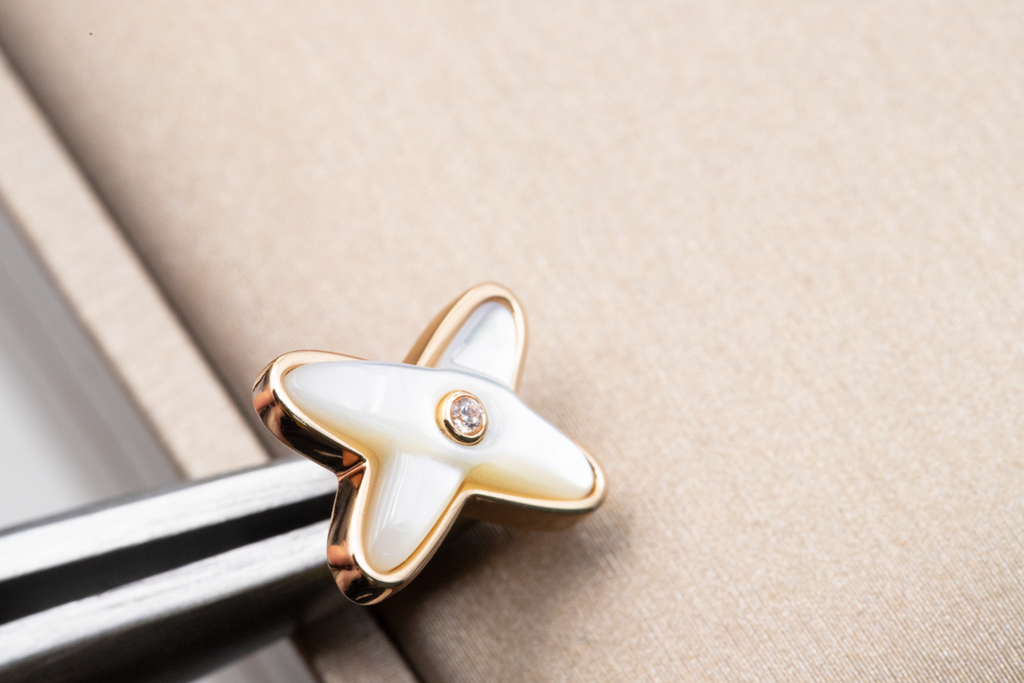 ??MIRA?¡¥JEUX DE WHITE MOP PINK GOLD DIAMOND EARRINGS