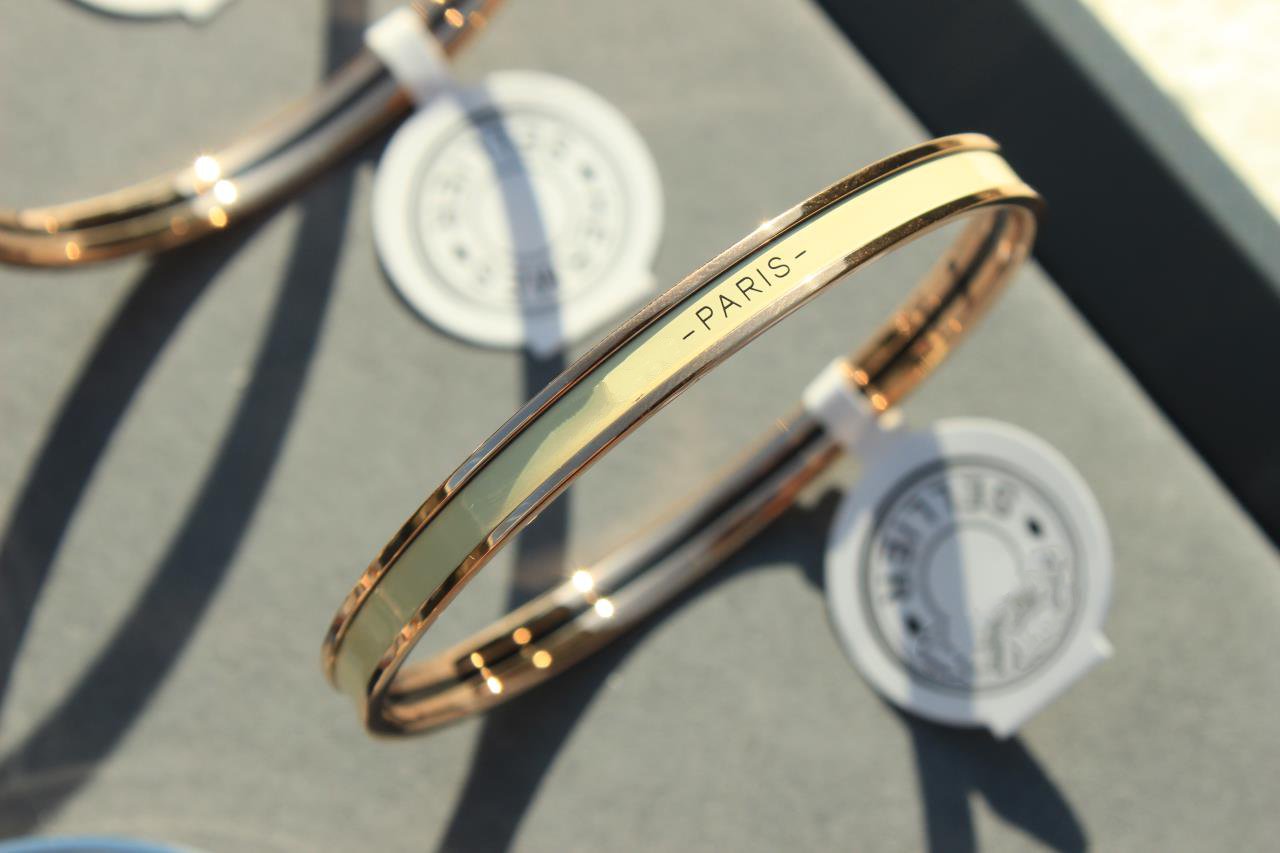 ??MIRA?¡¥HM UNI BANGLE BAG