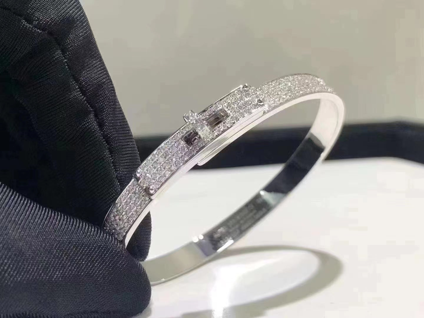 ??MIRA?¡¥HM KELLY BRACELET IN SILVER AND FULL PAVE DIAMOND