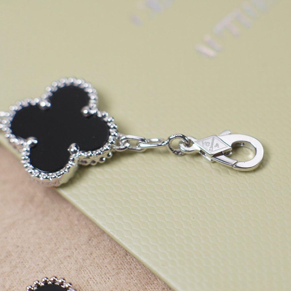 [MIRA]New CLOVER 5 MOTIF ONYXS BRACELET COLLECTION