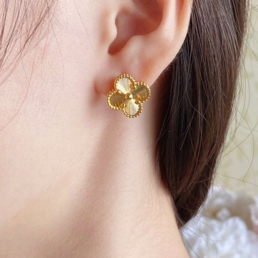 ??MIRA?¡¥CLOVER MEDIUM STUD EARRINGS