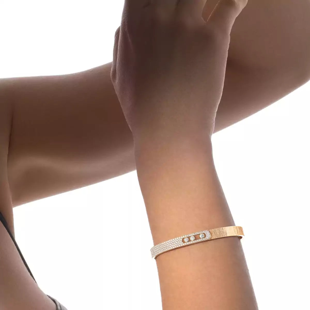 [MIRA]Move Noa Ciselé half pavé bangle