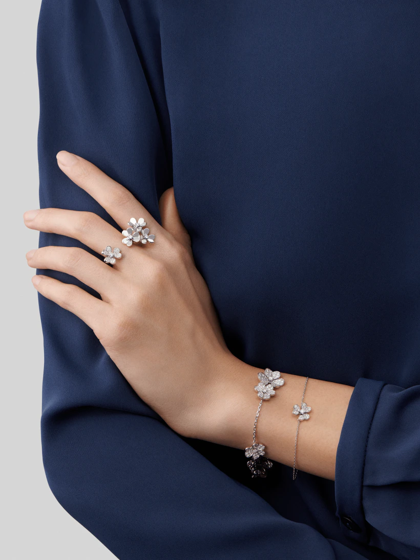 ??MIRA?¡¥FRIVOLE SILVER FLOWER DIAMOND BRACELET