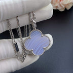 ??MIRA?¡¥CLOVER SILVER CHALCEDONY BIG CLOVER NECKLACE