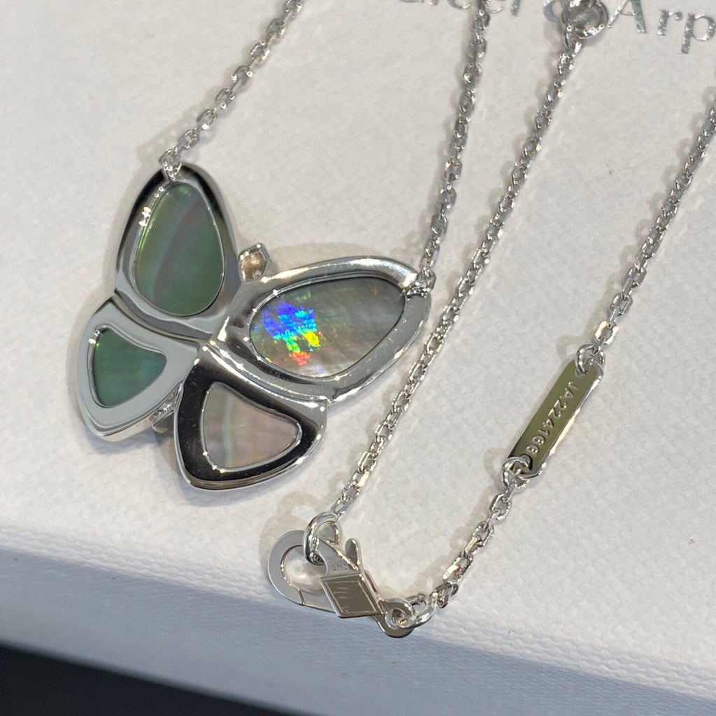 ??MIRA?¡¥LARGE BUTTERFLY SILVER PENDANT DIAMOND NECKLACE